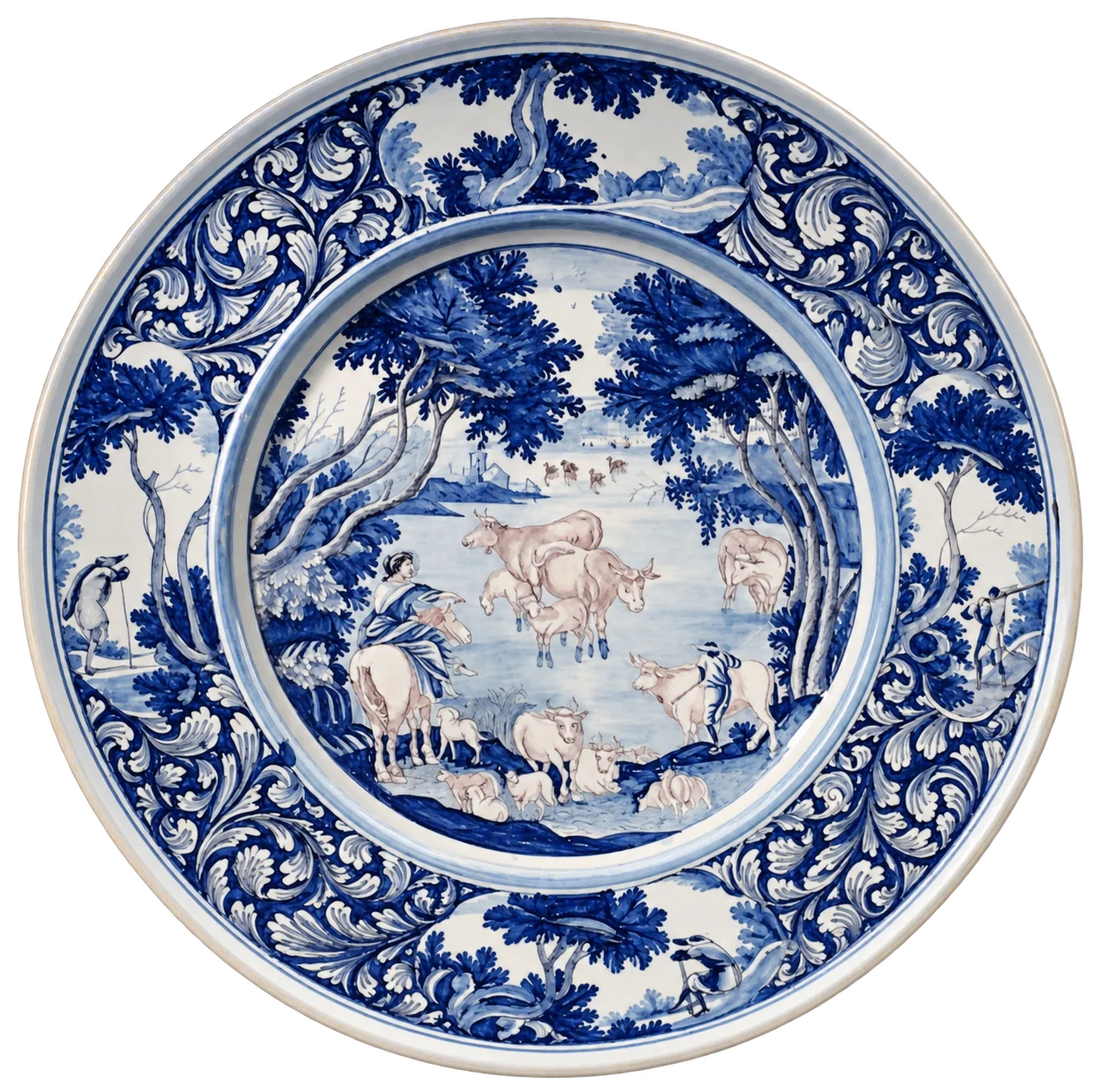 Grand plat en faïence décoré en camaïeu bleu d'un paysage pastoral avec vaches et bergers, entouré d'un large bord orné de feuillages stylisés.
