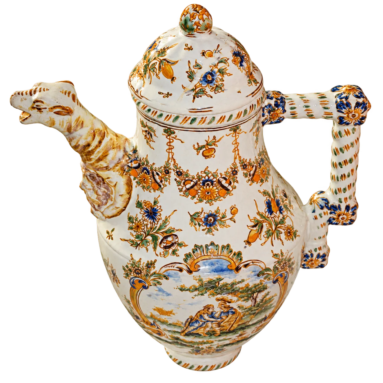 Verseuse ancienne en faïence blanche aux motifs de fleurs colorées, avec un bec en forme de tête d'animal et une anse torsadée.